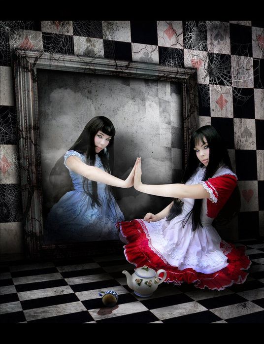 gothic-alice-in-wonderland.jpg